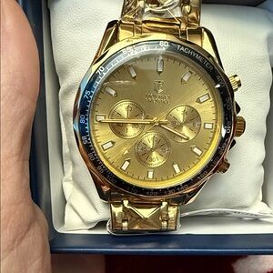 NWT INVICTA Montres Prestige Gold Chronograph Watch with No show clasp.